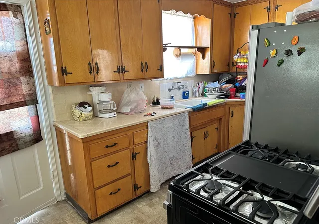 Homes for sale in Barstow, CA | 851 Flora St, Barstow, CA 92311 | MLS# IV25010077