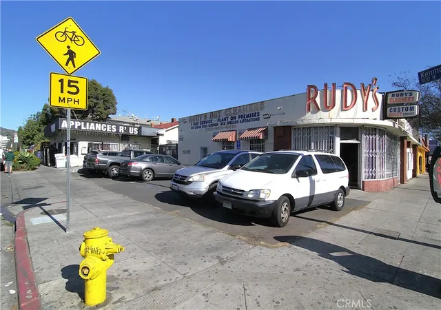 Photo 4 of House for sale at 1108 N Kenmore Ave, Los Angeles, CA 90029 | MLS# SR25012065 | Listing updated on 2026-01-30