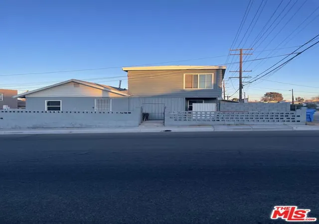 Photo 2 of Sale Pending at 209 S 1st Ave, Barstow, CA 92311 | MLS# 25486315 | Listing updated on 2026-09-17