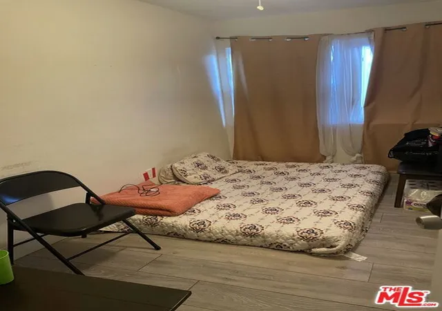 Photo 3 of Sale Pending at 209 S 1st Ave, Barstow, CA 92311 | MLS# 25486315 | Listing updated on 2026-09-17