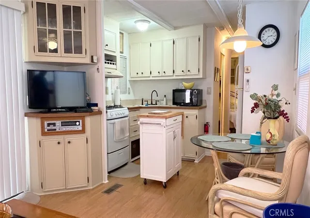 Photo 4 of Manufactured home for sale at 69801 Ramon Rd #30, Cathedral City, CA 92234 | MLS# OC25016569 | Listing updated on 2026-03-07