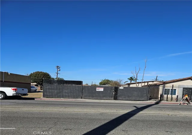1st image of 653 W Compton Blvd, Compton, CA 90220 | MLS# DW25017570