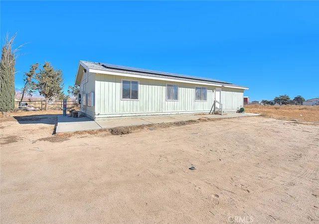 Photo 2 of Manufactured home for sale at 25253 Malmo St, Lancaster, CA 93536 | MLS# SR25019122 | Listing updated on 2026-05-22