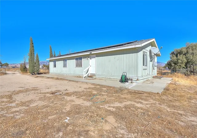 Photo 3 of Manufactured home for sale at 25253 Malmo St, Lancaster, CA 93536 | MLS# SR25019122 | Listing updated on 2026-05-22