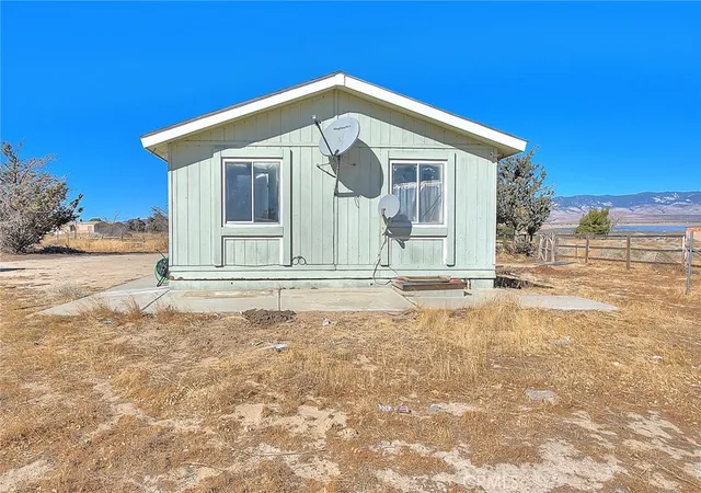 Photo 4 of Manufactured home for sale at 25253 Malmo St, Lancaster, CA 93536 | MLS# SR25019122 | Listing updated on 2026-05-22