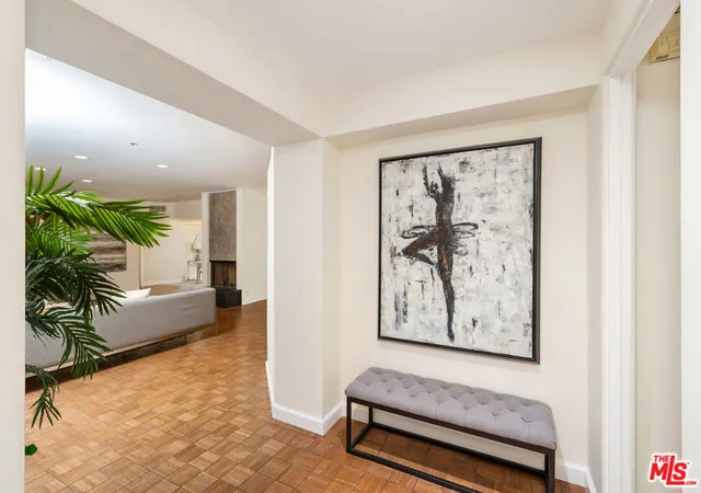 Photo 3 of House for sale at 10375 Wilshire Blvd #7D, Los Angeles, CA 90024 | MLS# 25490059 | Listing updated on 2025-03-06