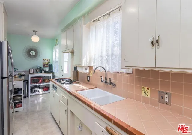 Photo 4 of Single family home for sale at 1414 N Whitnall Hwy, Burbank, CA 91505 | MLS# 25492957 | Listing updated on 2025-02-15