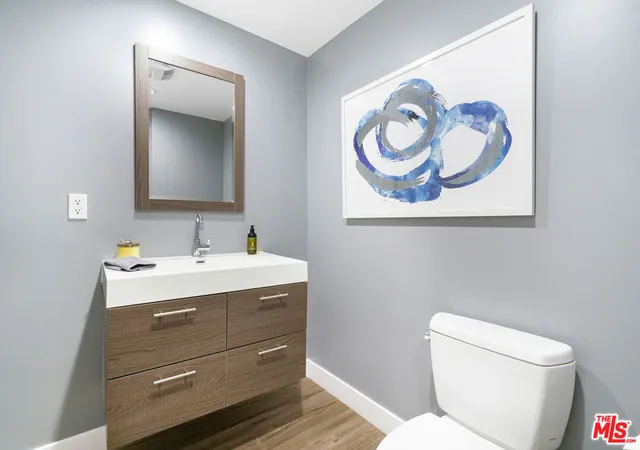 Photo 3 of Condo for sale at 419 N Oakhurst Dr #101, Beverly Hills, CA 90210 | MLS# 25493139 | Listing updated on 2025-02-18