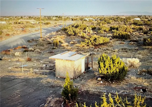 2nd image of 3123 Coyote Rd, Phelan, CA 92371 | MLS# IV25025408