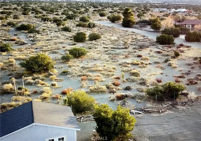 3rd image of 3123 Coyote Rd, Phelan, CA 92371 | MLS# IV25025408