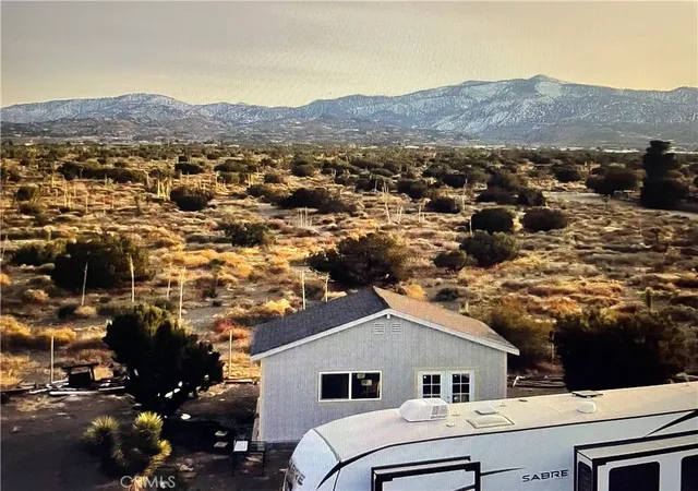 5th image of 3123 Coyote Rd, Phelan, CA 92371 | MLS# IV25025408