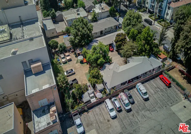 Photo 4 of Sale Pending at 6834 Baird Ave, Reseda, CA 91335 | MLS# 25478485 | Listing updated on 2026-09-24