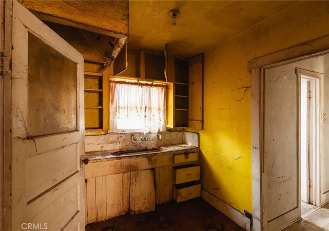 5th image of 2908 Future St, Los Angeles, CA 90065 | MLS# SR25025826