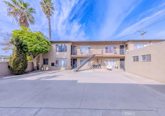 3rd image of 902 S Fann St, Anaheim, CA 92804 | MLS# PW25025098