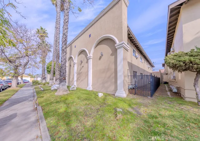 2nd image of 906 S Fann St, Anaheim, CA 92804 | MLS# PW25025300