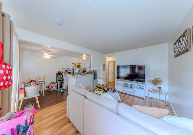 5th image of 906 S Fann St, Anaheim, CA 92804 | MLS# PW25025300
