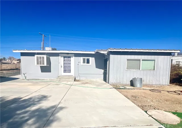 Photo 3 of Single family home for sale at 1010 E Nicolet St, Banning, CA 92220 | MLS# DW25025231 | Listing updated on 2026-05-21
