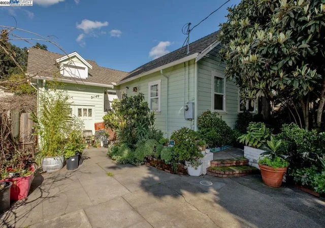 Homes for sale in Oakland, CA | 3140 E 27th St, Oakland, CA 94601 | MLS# 41084870