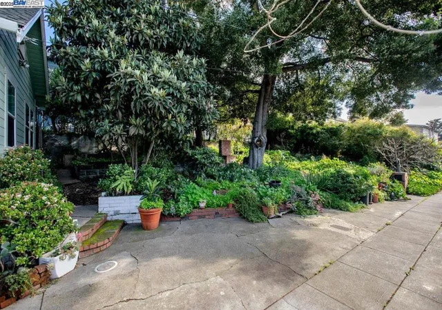 Homes for sale in Oakland, CA | 3140 E 27Th St, Oakland, CA 94601 | MLS# 41084870