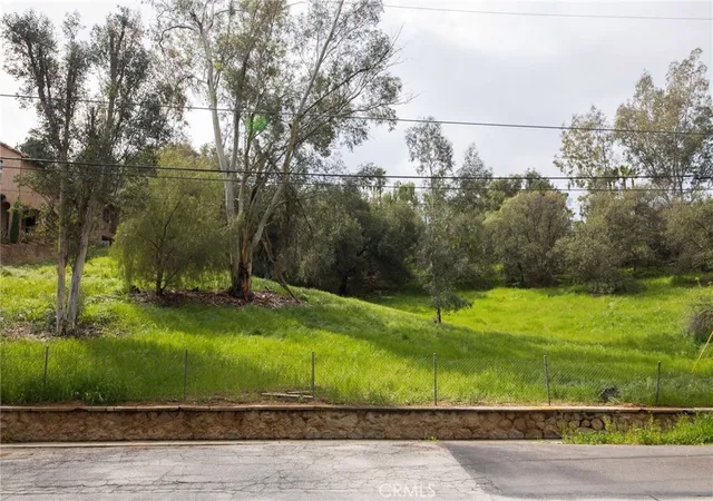 3rd image of 1702 Dwight St, Redlands, CA 92373 | MLS# IG25027733