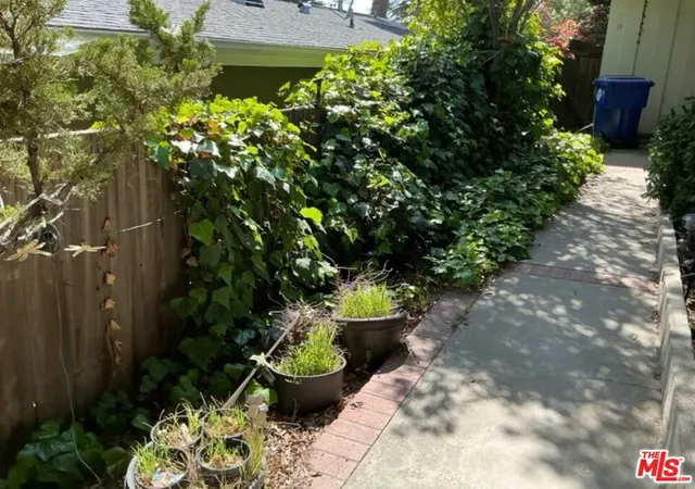 2nd image of 5623 Canyonside Rd, La Crescenta, CA 91214 | MLS# 25496177