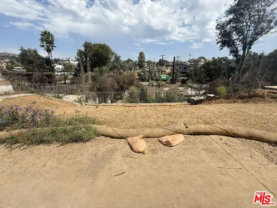 Photo 1 of Land for sale at 674 Palmera Ave, Pacific Palisades, CA 90272 | MLS# 25498371 | Listing updated on 2026-01-20