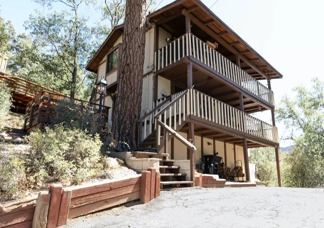 1st image of 961 Villa Grove Ave, Big Bear, CA 92314 | MLS# IG25033880