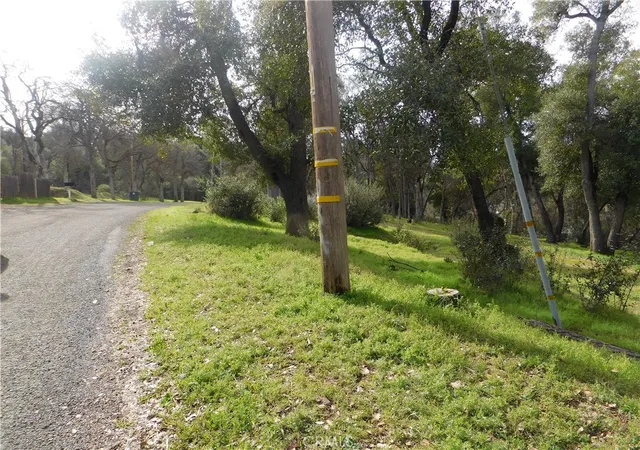 4th image of 5560 Hale Ave, Clearlake, CA 95422 | MLS# LC25034739
