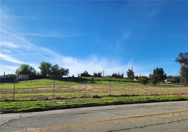 Homes for sale in Riverside, CA | 4998 Bushnell Ave, Riverside, CA 92505 | MLS# IV25036692