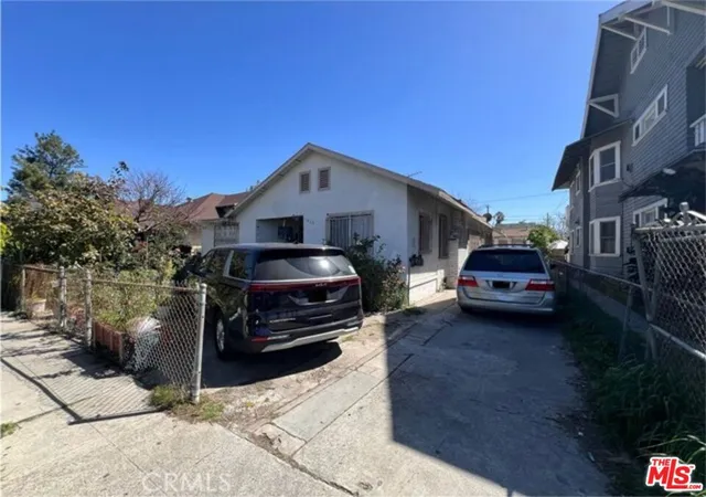 2nd image of 1826 S Bonnie Brae St #3/4, Los Angeles, CA 90006 | MLS# 25499647