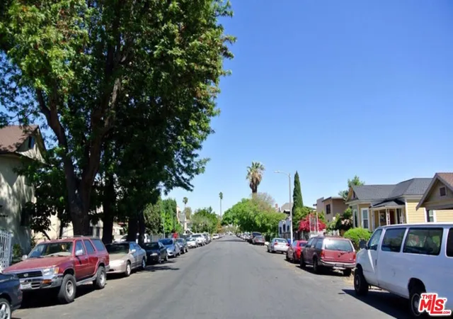 5th image of 1826 S Bonnie Brae St #3/4, Los Angeles, CA 90006 | MLS# 25499647