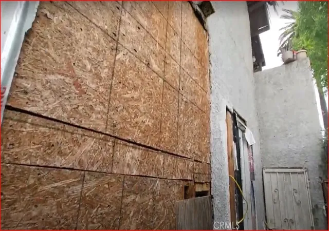 3rd image of 2720 S Sycamore Ave, Los Angeles, CA 90016 | MLS# PW25035045