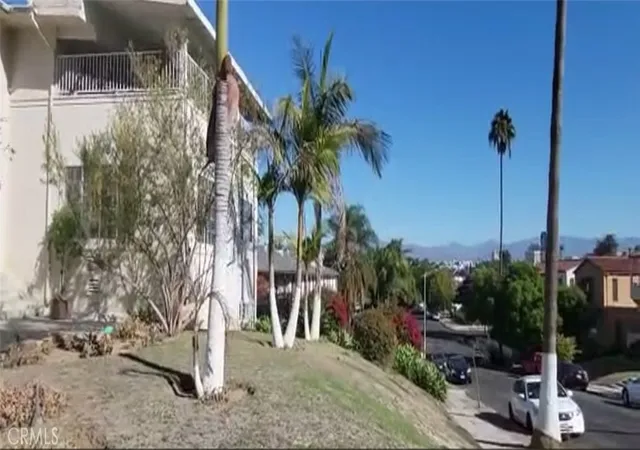 2nd image of 1121 5th Ave, Los Angeles, CA 90019 | MLS# PW25035453