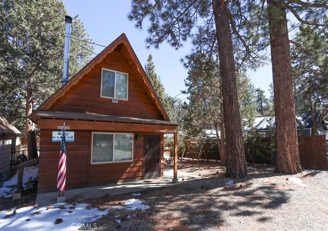 Homes for sale in Sugarloaf, CA | 631 Los Angeles Ave, Sugarloaf, CA 92386 | MLS# IG25038176