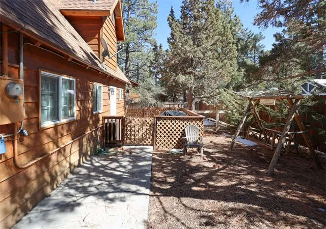 Homes for sale in Sugarloaf, CA | 631 Los Angeles Ave, Sugarloaf, CA 92386 | MLS# IG25038176