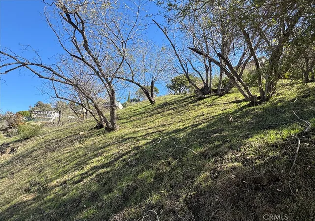 2nd image of 3732 N Knobhill Dr, Sherman Oaks, CA 91423 | MLS# SR25039071