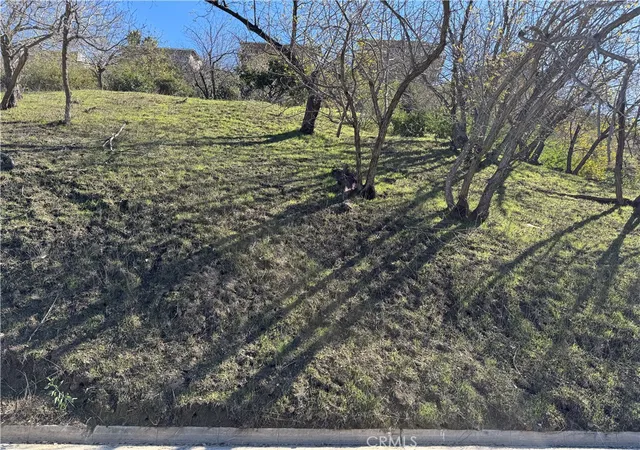 3rd image of 3732 N Knobhill Dr, Sherman Oaks, CA 91423 | MLS# SR25039071