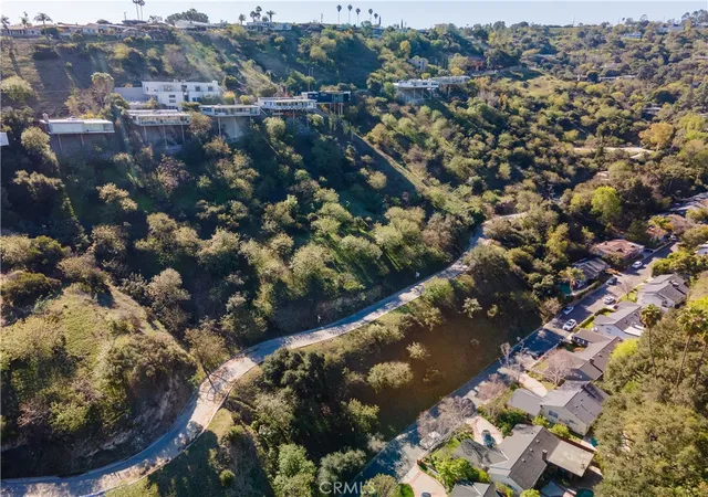 1st image of 3724 N Knobhill Dr, Sherman Oaks, CA 91423 | MLS# SR25039028