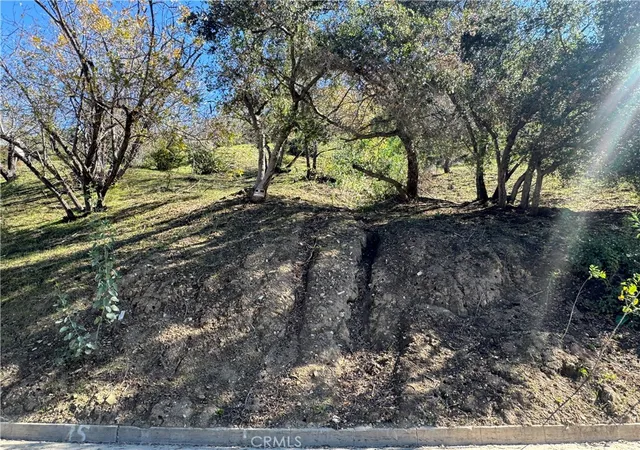 2nd image of 3724 N Knobhill Dr, Sherman Oaks, CA 91423 | MLS# SR25039028