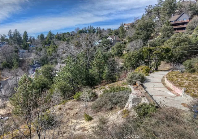 16th image of 841 Madera Ln, Lake Arrowhead, CA 92352 | MLS# IG25040343