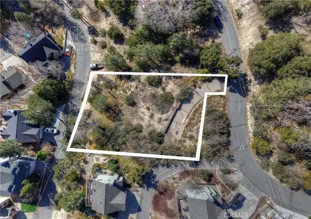 3rd image of 841 Madera Ln, Lake Arrowhead, CA 92352 | MLS# IG25040343