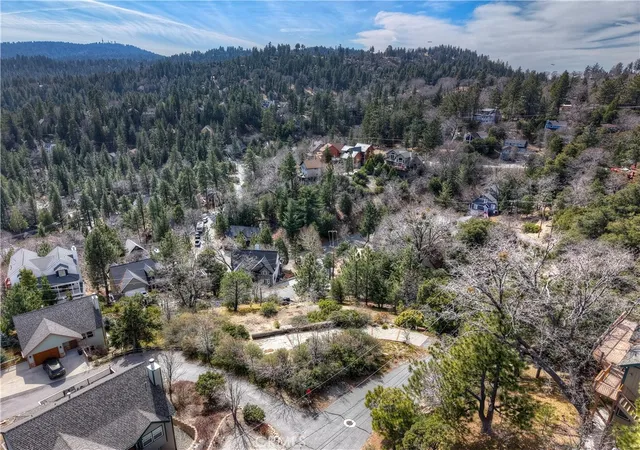 4th image of 841 Madera Ln, Lake Arrowhead, CA 92352 | MLS# IG25040343
