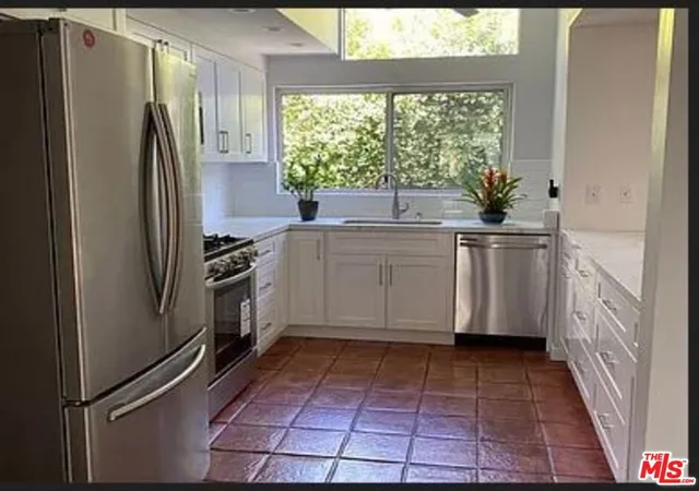 Photo 3 of Sale Pending at 8090 Mulholland Dr, Los Angeles, CA 90046 | MLS# 25502319 | Listing updated on 2026-09-10