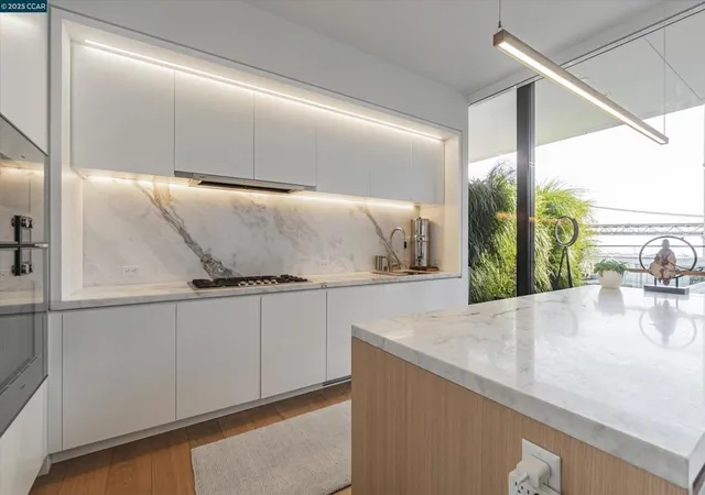 4th image of 1 Steuart Ln, San Francisco, CA 94105