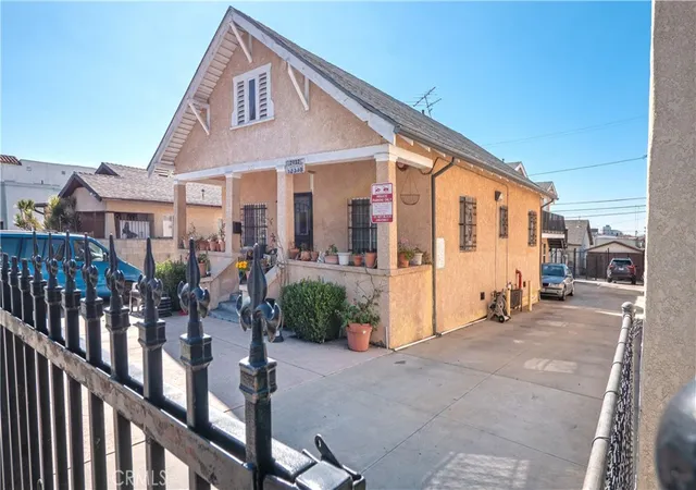 3rd image of 2432 Fairmount St, Los Angeles, CA 90033 | MLS# DW25045422