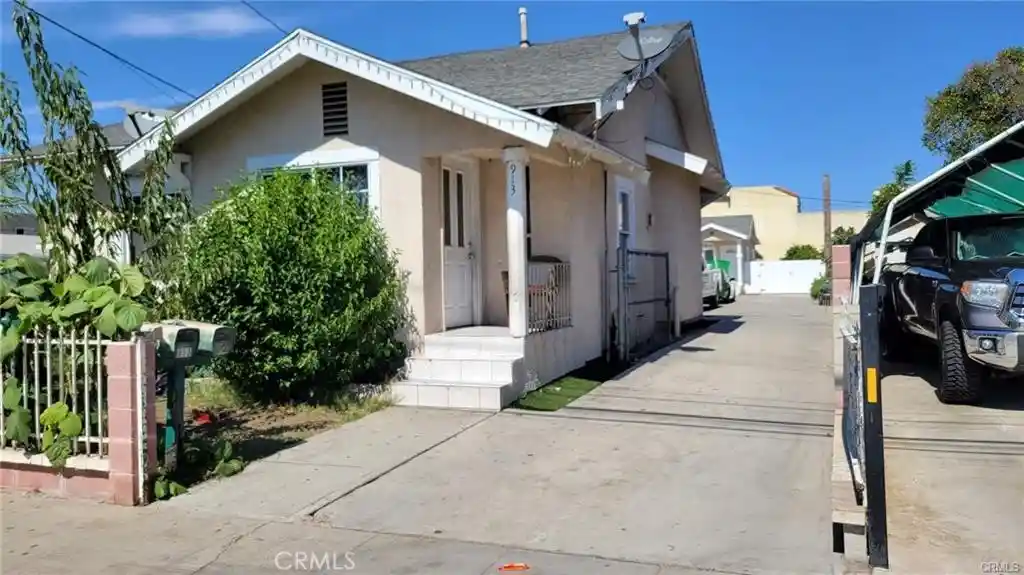 Multi family home for sale at 913 W Bishop St, Santa Ana, CA 92703 | MLS# PW25046228