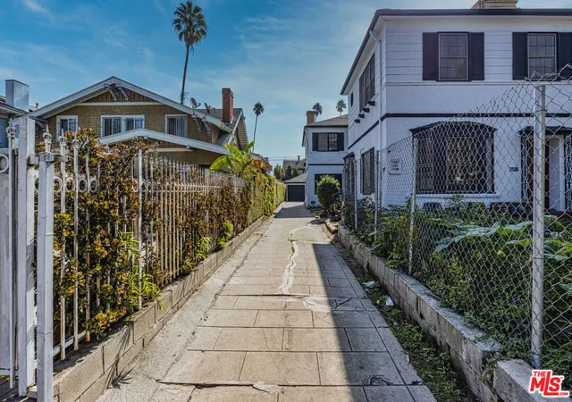 Photo 4 of Multi family home for sale at 1746 Crenshaw Blvd, Los Angeles, CA 90019 | MLS# 25506153 | Listing updated on 2026-02-02