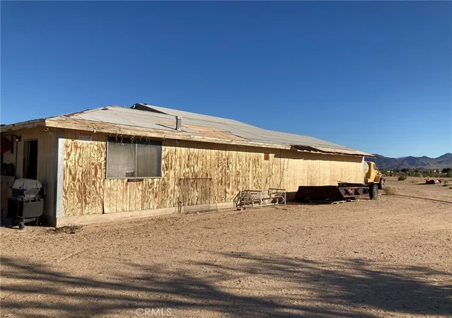 Photo 2 of Manufactured home for sale at 35127 Condor Rd, Newberry Springs, CA 92365 | MLS# HD25050466 | Listing updated on 2026-04-02