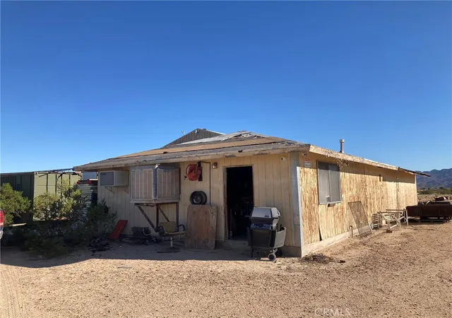 Photo 3 of Manufactured home for sale at 35127 Condor Rd, Newberry Springs, CA 92365 | MLS# HD25050466 | Listing updated on 2026-04-02