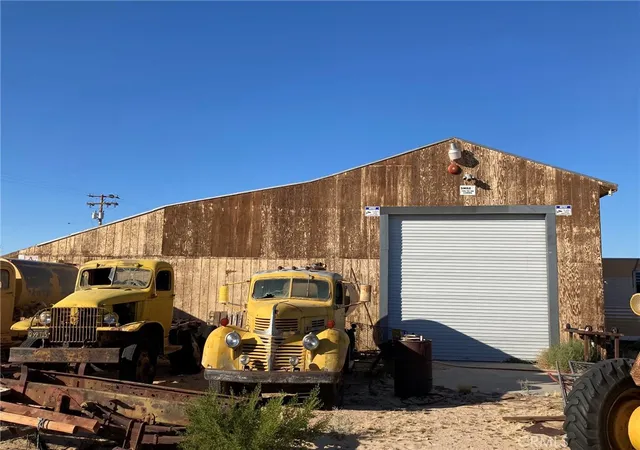 Photo 4 of Manufactured home for sale at 35127 Condor Rd, Newberry Springs, CA 92365 | MLS# HD25050466 | Listing updated on 2026-04-02